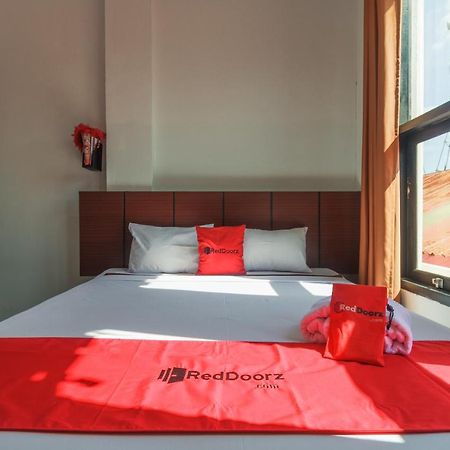 Reddoorz Near Jalan Sudirman Padang Hotel Kültér fotó