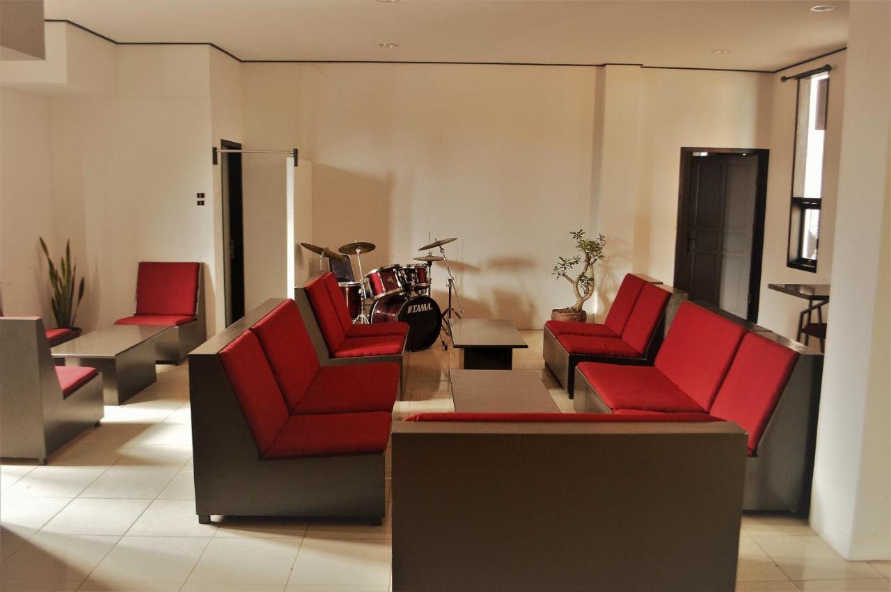 Reddoorz Near Jalan Sudirman Padang Hotel Kültér fotó