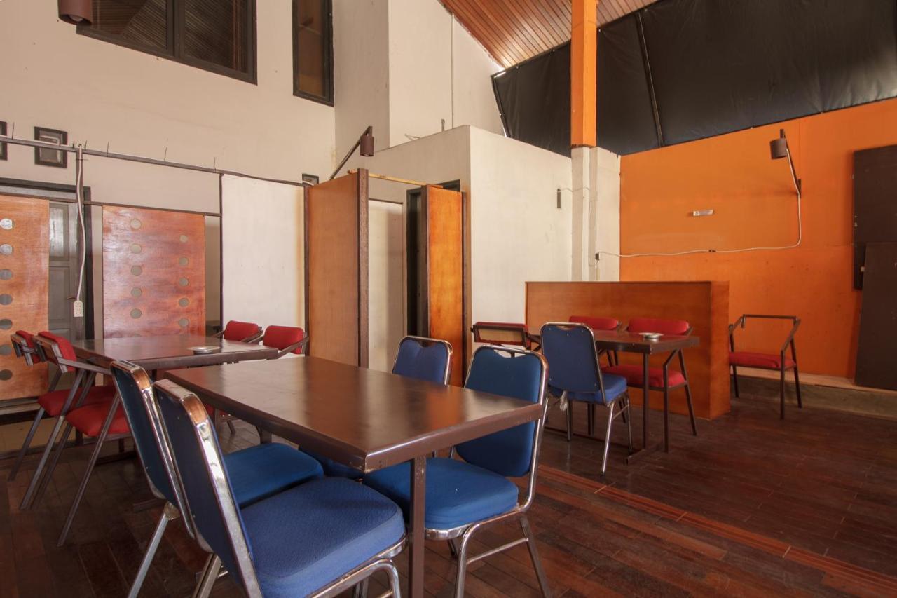 Reddoorz Near Jalan Sudirman Padang Hotel Kültér fotó