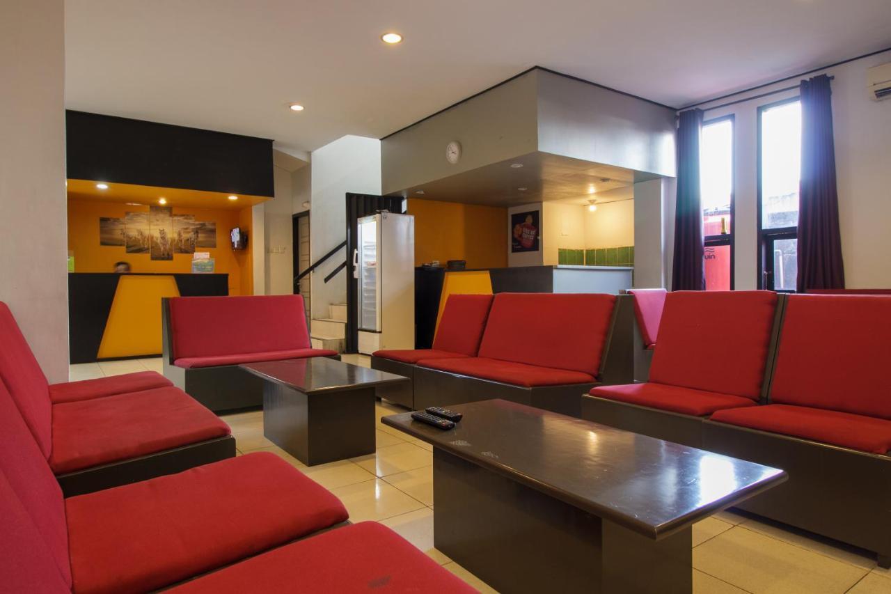 Reddoorz Near Jalan Sudirman Padang Hotel Kültér fotó