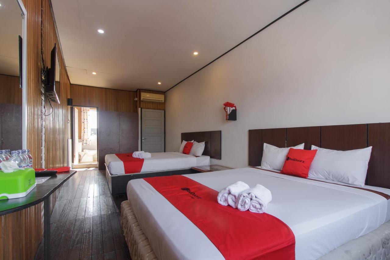 Reddoorz Near Jalan Sudirman Padang Hotel Kültér fotó