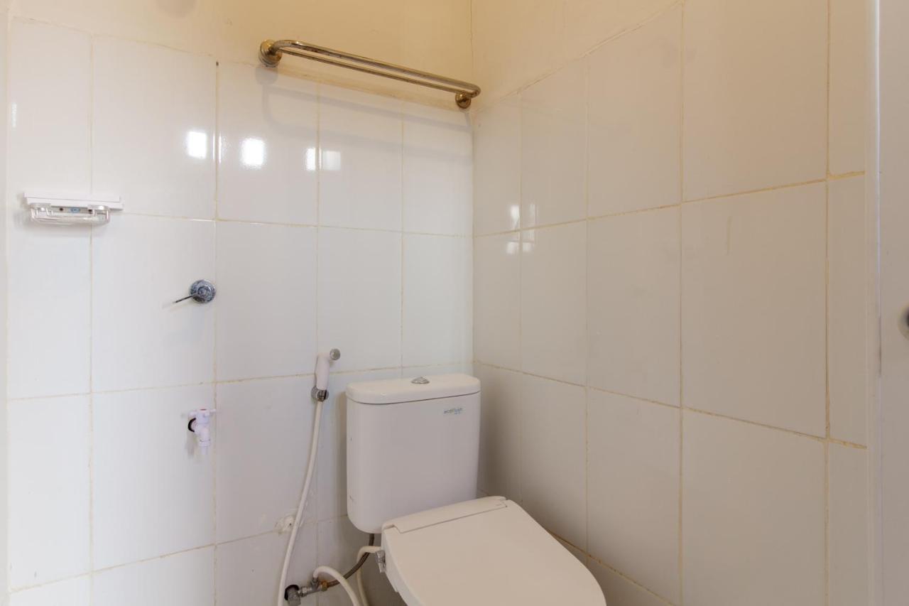 Reddoorz Near Jalan Sudirman Padang Hotel Kültér fotó