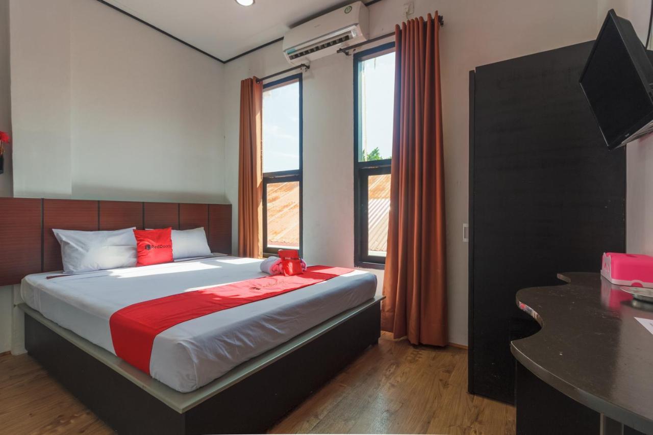 Reddoorz Near Jalan Sudirman Padang Hotel Kültér fotó