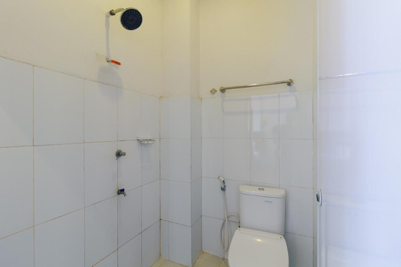 Reddoorz Near Jalan Sudirman Padang Hotel Kültér fotó